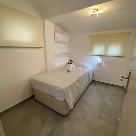 Sea & Olive Retreat شقة *