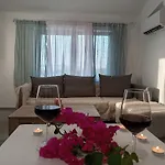 Sea & Olive Retreat شقة